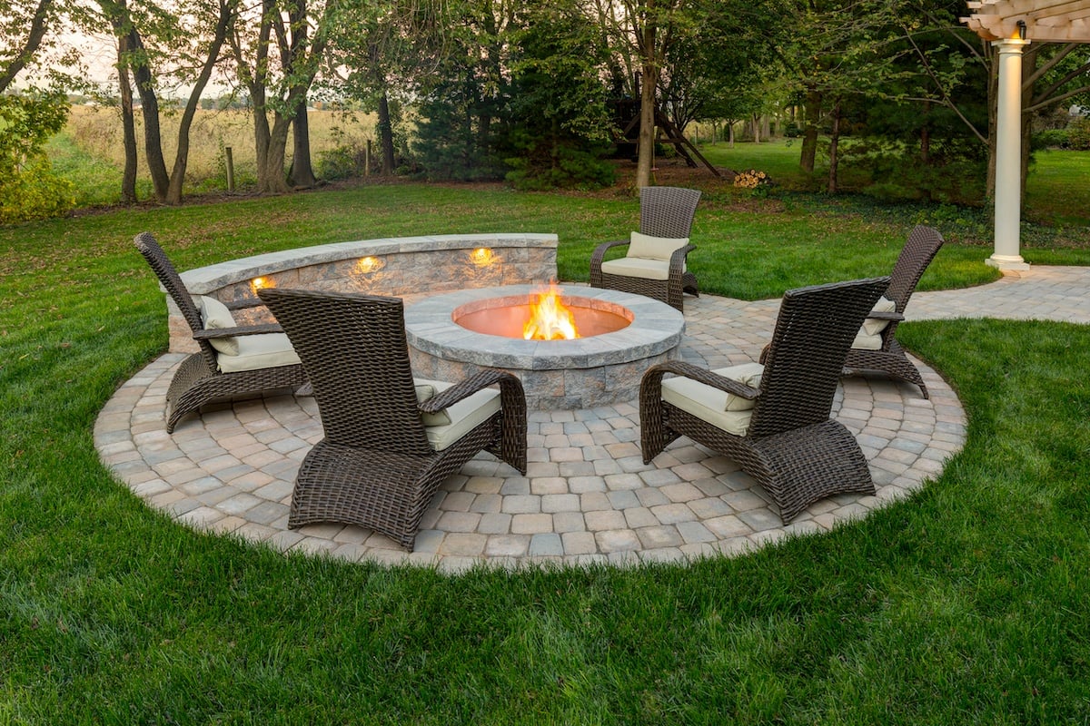 The Ultimate Guide to Choosing the Perfect Fire Pit for Your Backyard