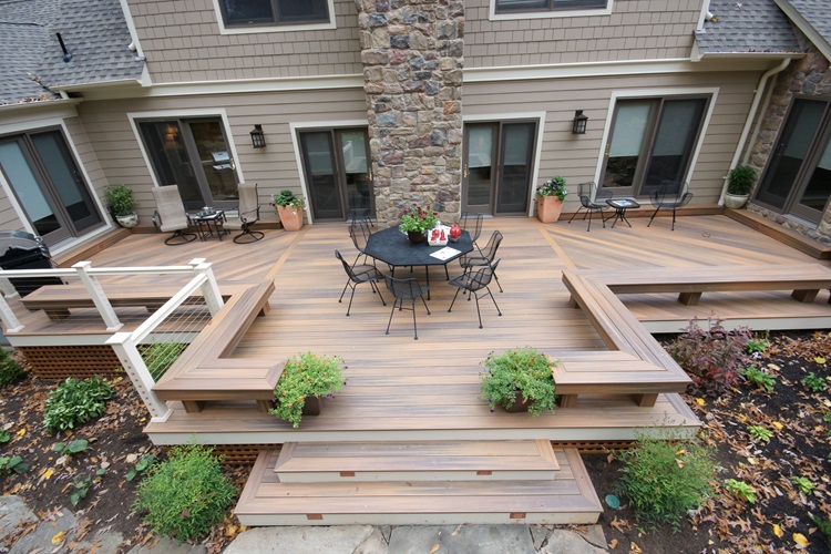 Why You Should Hire Professionals for Your Deck Project?