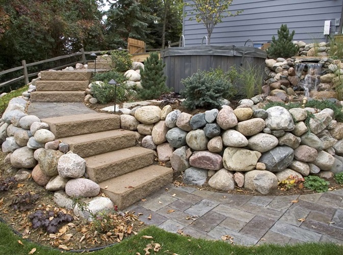 Transform Your Outdoor Space with a Stunning Rock Seat Wall: Ideas and Inspiration